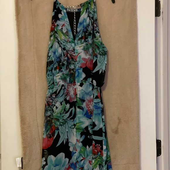 Dresses - Picture 3 of 16